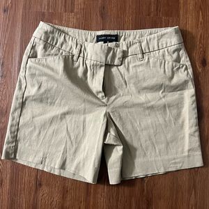 Larry Levine, Light khaki midi shorts, size 10